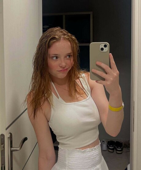 Madeleine b123 nude model pictures