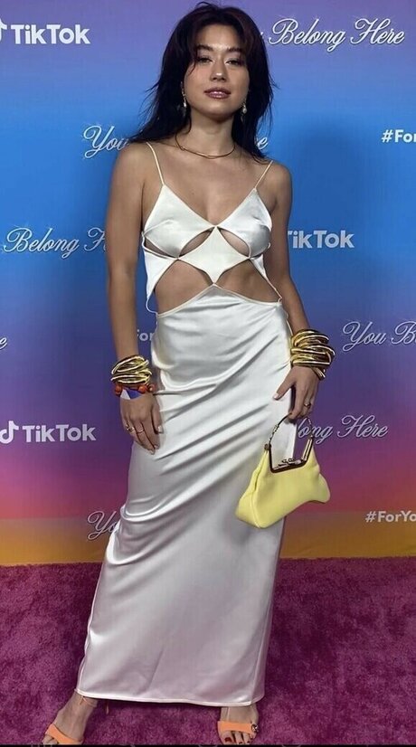 Jennifer Mika modelo adulto galerías