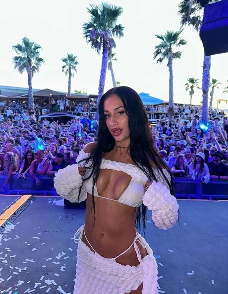 Nina Janova estrella hermosa archivo