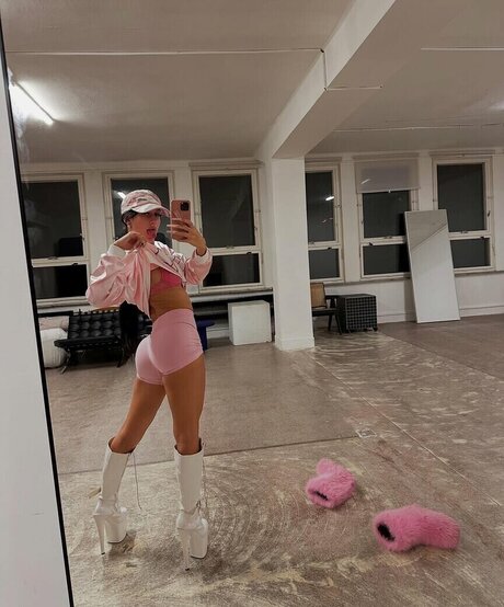 Nina Janova estrella porno perfecta archivo