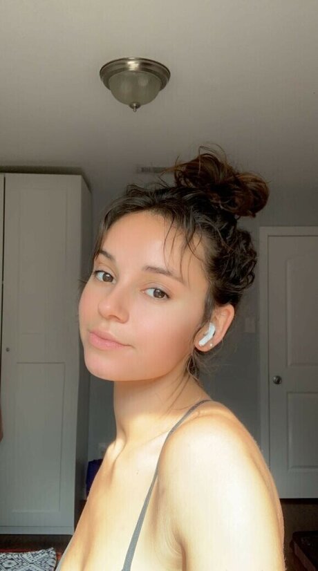 Leyla Ingalls nus de stars du porno galeries