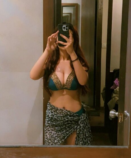 Riya Pandey sexy actress galleries