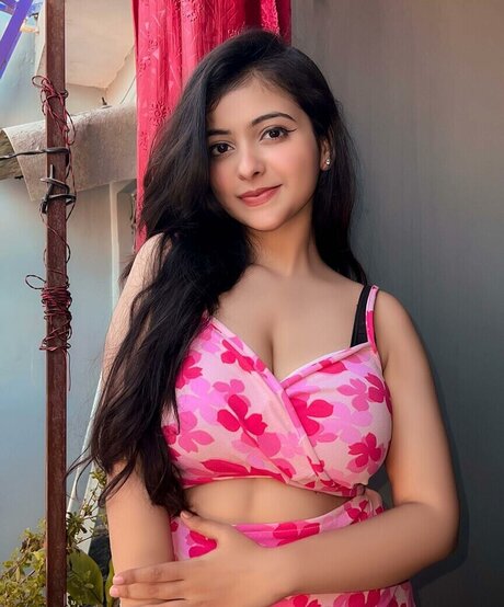 Riya Pandey model erotic picture