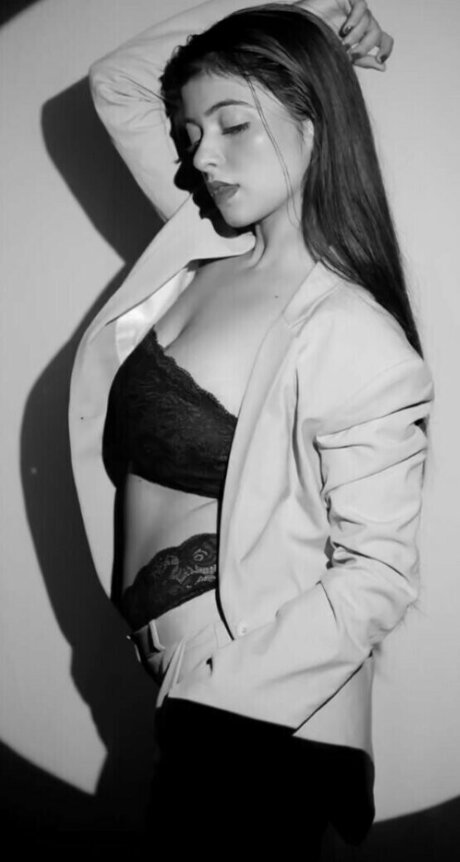 Riya Pandey actress pictures