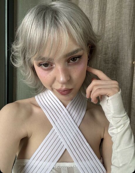 Sophie Powers pretty actress archive