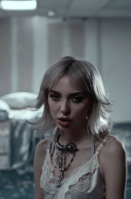 Sophie Powers pretty actress img