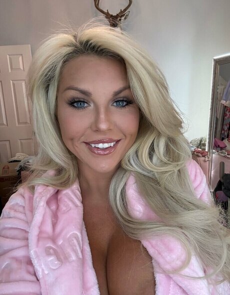 Sophie Swaney erotic pornstar photo