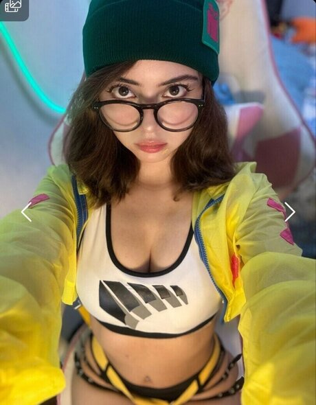 Vaniasse modelo pornografico galería