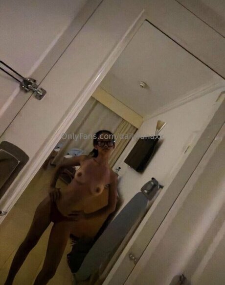 dailylunaxx hot actress photo