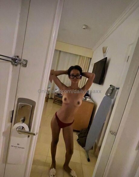 dailylunaxx pornographic actress pic