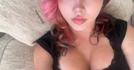 strawbarizz model photo