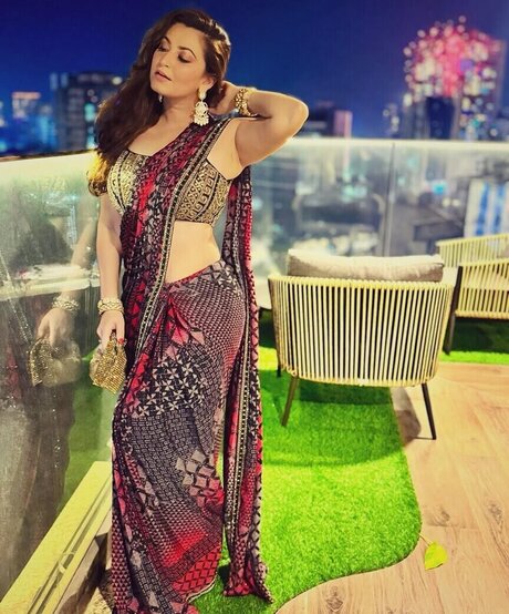 Shivaleeka Oberoi estrella atractiva foto