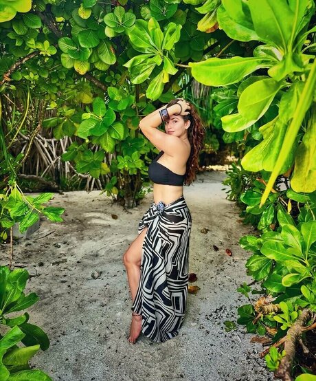 Shivaleeka Oberoi free star img
