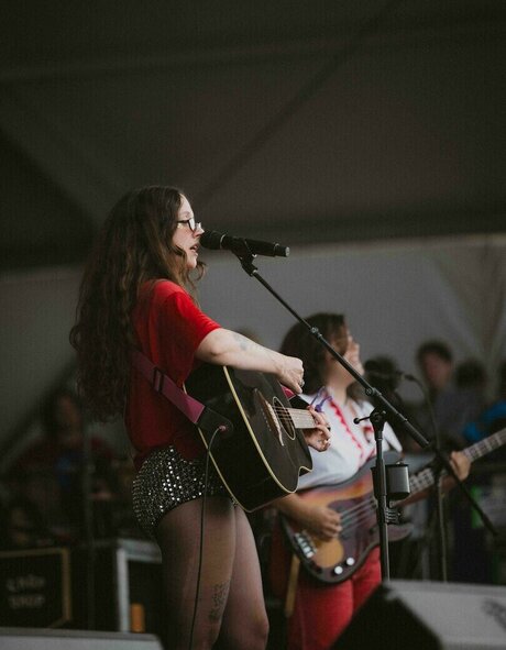 Katie Crutchfield modelo exclusivo fotos