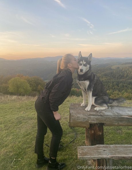 jassietailorfree actrice nue photo