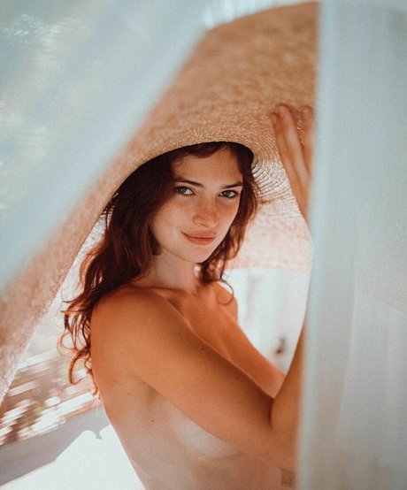 Eve Dumon modelo caliente galería