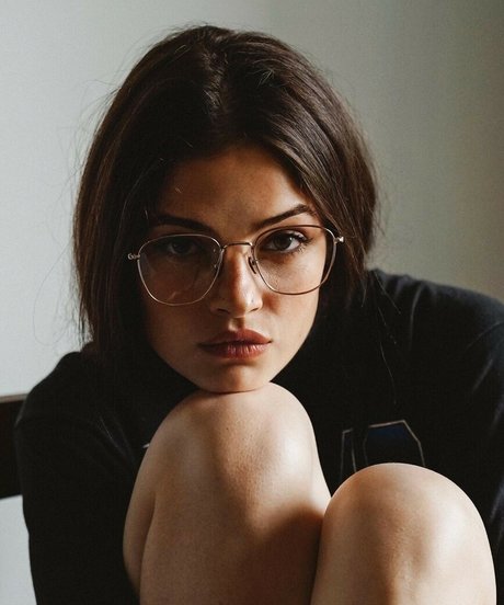 Eve Dumon haut de star du porno des photos