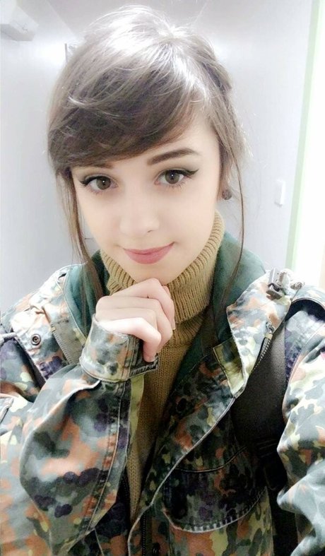 Apricot sexy actress img