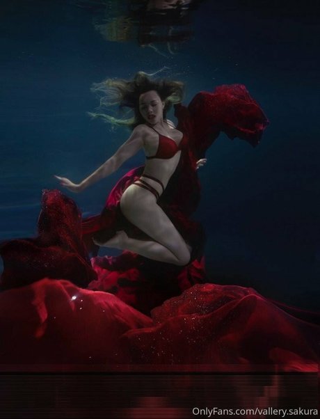 vallery sakura hermosa actriz foto