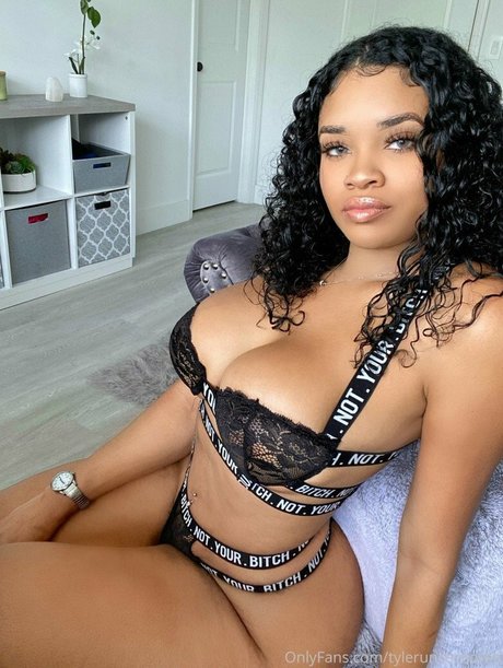 Tyler Wisby estrella porno adulto galería