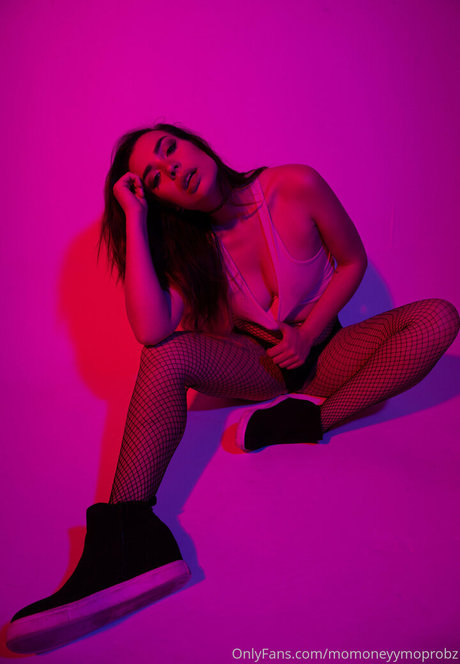 momoneyyymoprobzzz modèle de sexe photo