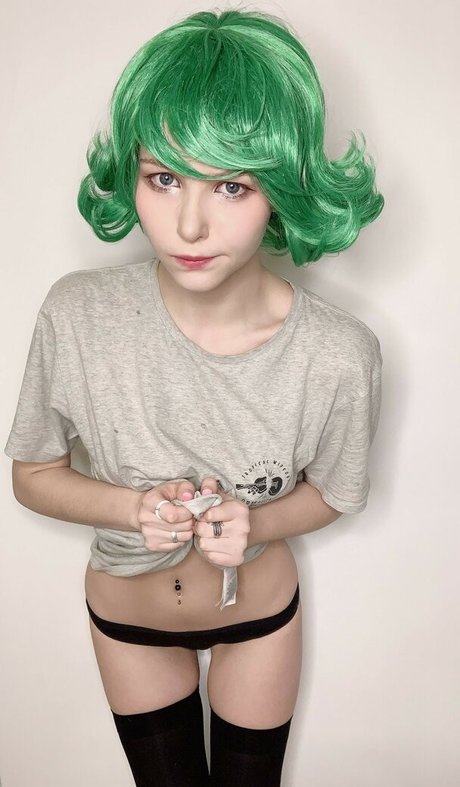 Tsukides beau modèle galeries