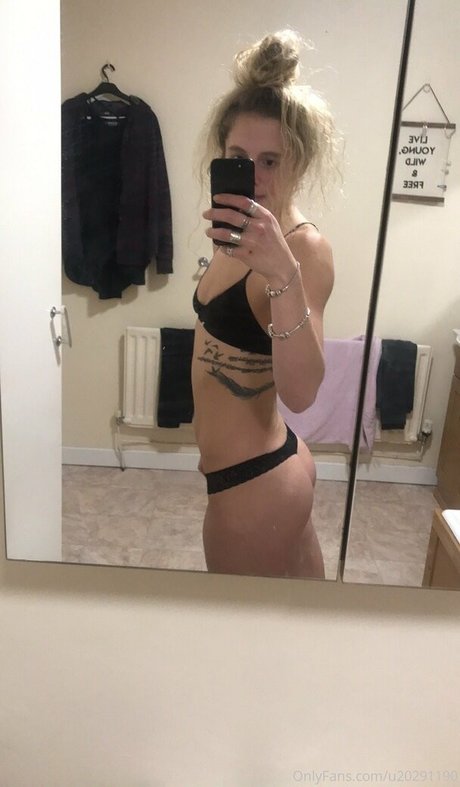 hornycavegirl estrella porno desnuda imágenes