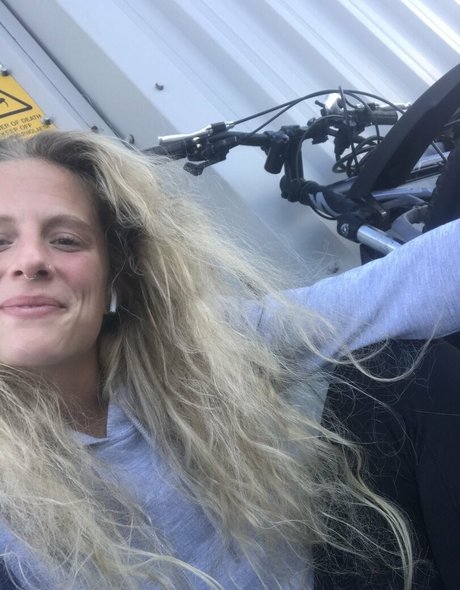 hornycavegirl actriz atractiva archivo