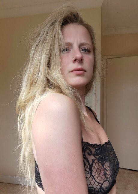 hornycavegirl nus étoiles collection