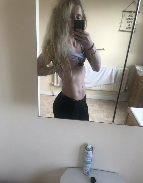 hornycavegirl étoile parfaite photo