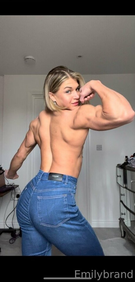 emilyjbrand98 étoile nue image