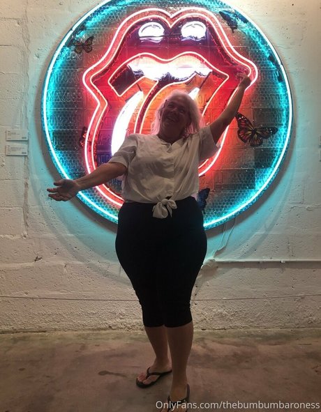 thebumbumbaroness estrella porno en alta definición imagen