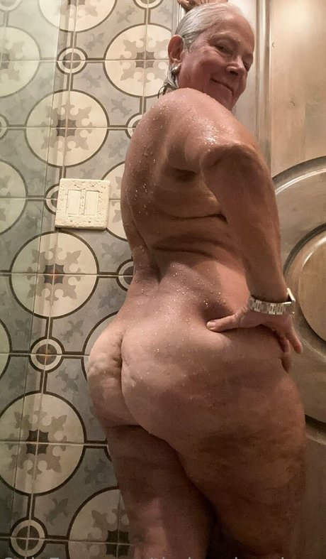 thebumbumbaroness actrice artistique img