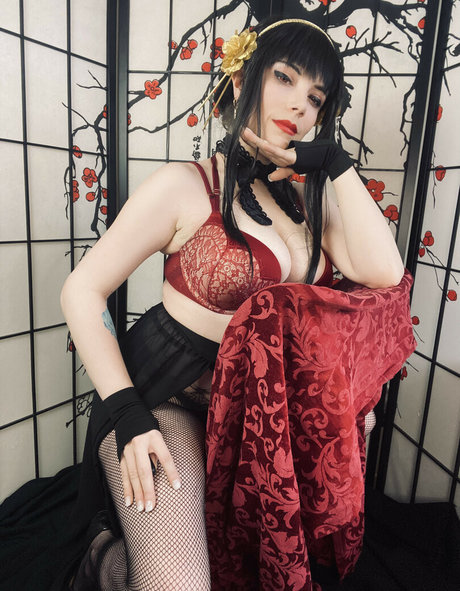 Dera Megurine actrice sexy photos