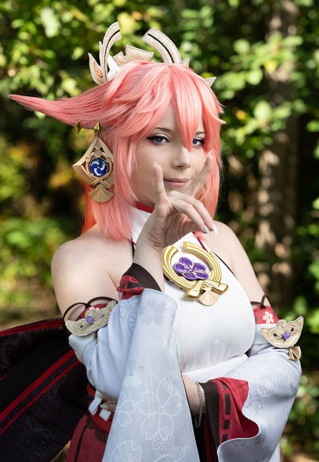 Dera Megurine actrice porno galeries