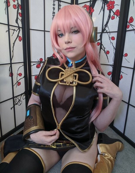 Dera Megurine art modèle galerie