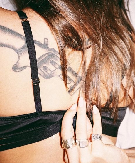 Daria Perel modèle nu archive