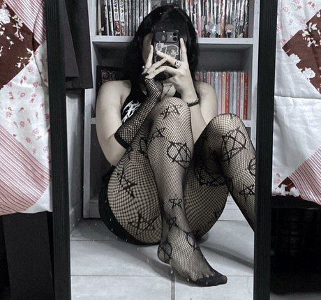 valeriaiscrying model pics