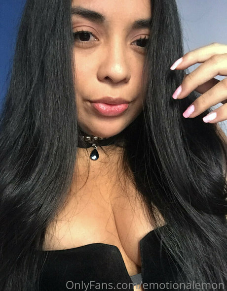 emotionalemon modelo desnuda foto