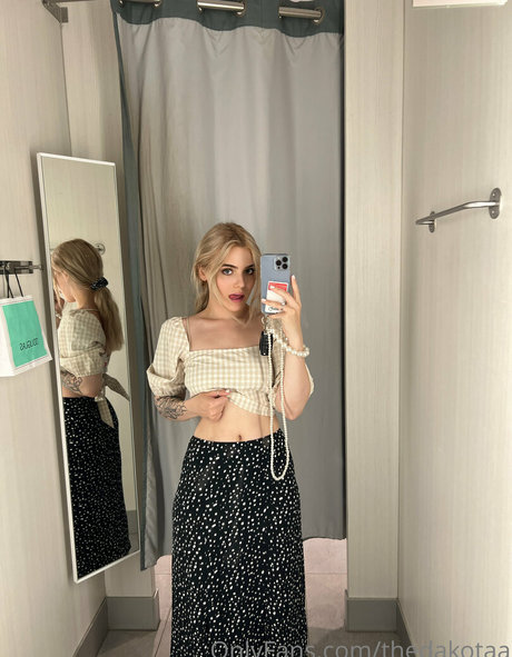 thedakotaa étoile sexy images