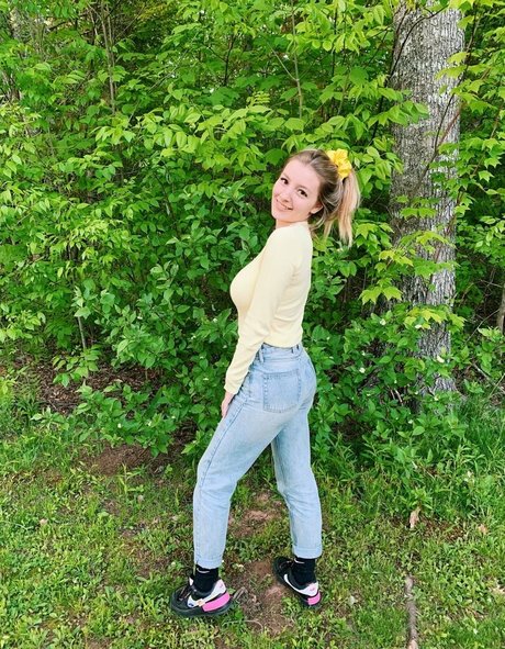 Sarao Sulli bonita estrella porno imágenes