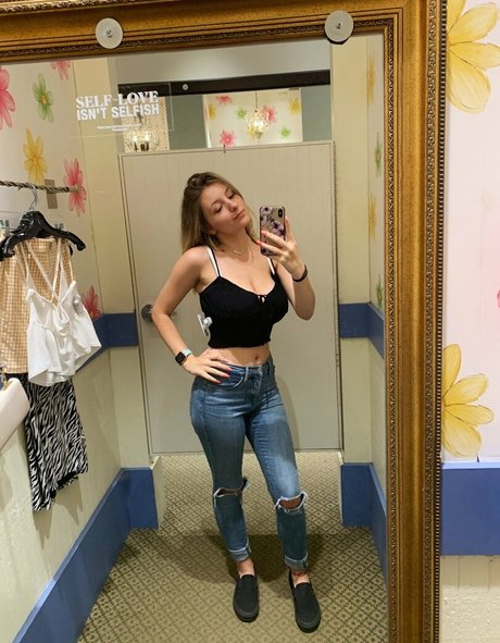 Sarao Sulli modèles nus photos