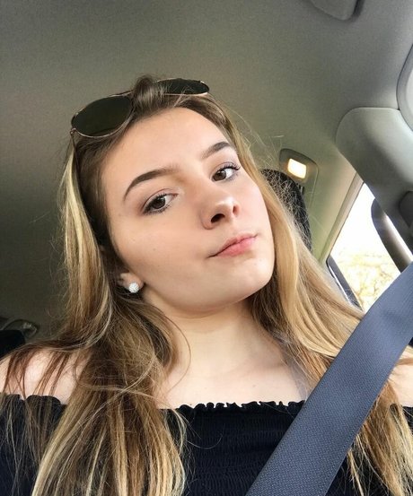 Sarao Sulli star du porno érotique galerie