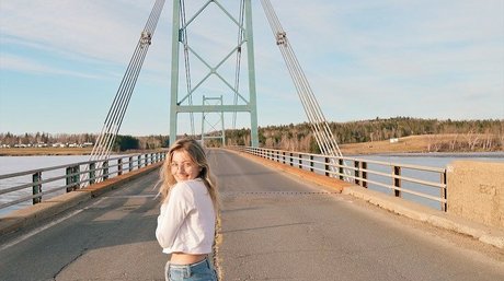 Sarao Sulli star du porno gratuite image