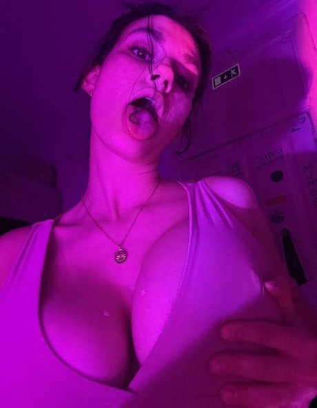 lustfullucy estrella adulta imágenes