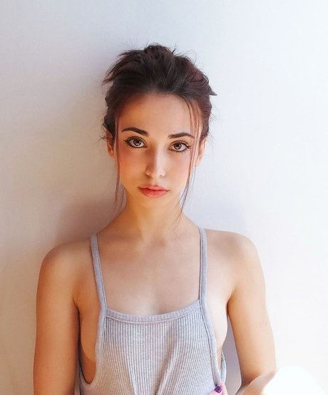 Lucrelisa modelo mejor imágenes