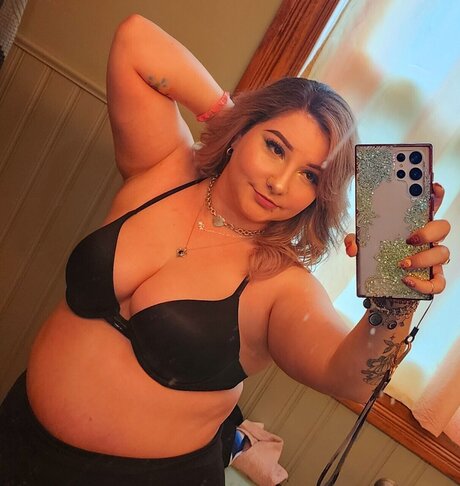 Libby Love star exclusive photo