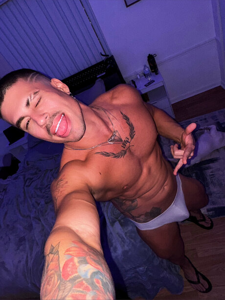 RoReyes model adult pic