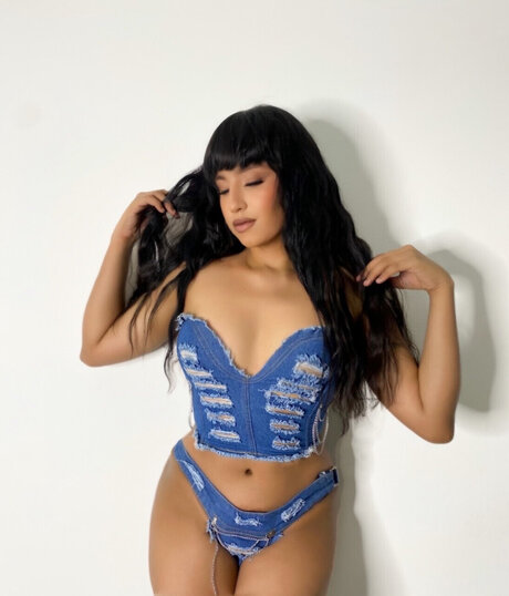 Larissa Camila_ model hd img