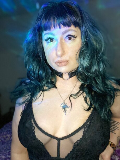 Draconia Doom star sexy gallery